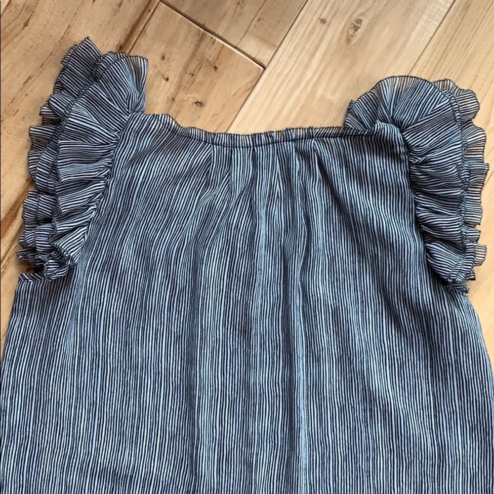 Sleeveless ruffled shouldered striped blouse - Picture 6 of 6